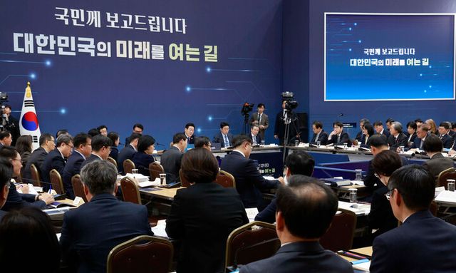 이재명 대통령이 16일 정부세종컨벤션센터에서 열린 보건복지부(질병관리청)·식품의약품안전처 업무보고에 참석해 발언하고 있다. [사진=연합뉴스]