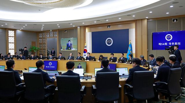 16일 정부세종청사에서 이재명 대통령이 참석한 국무회의가 진행되고 있다.[사진=연합뉴스]