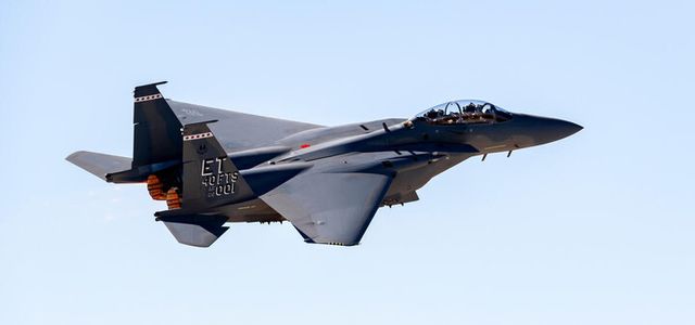 한화시스템이 미 공군이 운용 중인 F-15EX(사진)와 우리 공군이 운용 중인 F-15K에 탑재되는 ‘대화면 다기능 전시기(ELAD)’를 공급한다. [사진=한화디펜스]