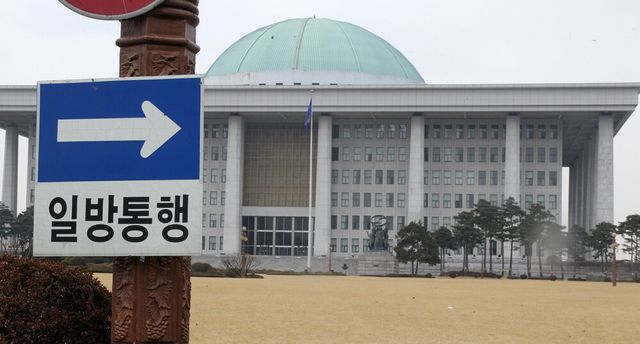 지난 9일 더불어민주당 주도로 ‘온라인플랫폼 중개거래의 공정화에 관한 법률안’이 발의됐다. [사진=연합뉴스]