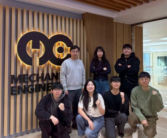 (윗줄 왼쪽부터) 기계공학과 이강택 교수, 기계공학과 강예진 박사과정, 기계공학과 김동연 박사, (아랫줄 왼쪽부터) 이민철 석사과정, 오세은 박사과정, 장승수 박사과정, 김형근 박사과정. [사진=