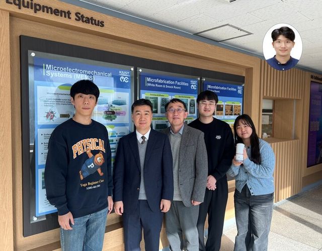 (왼쪽부터) KAIST 우성윤 박사과정, 김일두 교수, 이승섭 교수, 채지환 박사과정, A2US 소속 유지연 연구원 (상단) 조유장 박사. [사진=KAIST]
