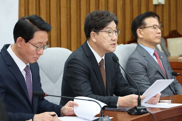 권성동 국민의힘 원내대표가 18일 서울 여의도 국회에서 열린 원내대책회의에서 발언하고 있다. [사진=연합뉴스]