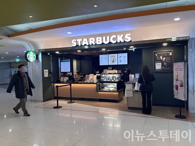 스타벅스 양재역신분당역사점. [사진=황수민 기자]