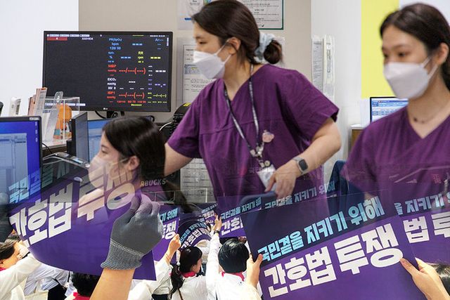 ‘간호법’ 제정안이 지난해 8월 28일 국회 본회의를 통과했지만 의료현장의 간호사들은 물론 취업을 앞둔 간호대학교 학생·졸업생들까지도 불안을 떨쳐내지 못하고 있다. [사진=연합뉴스, 그래픽=이승준 기자]