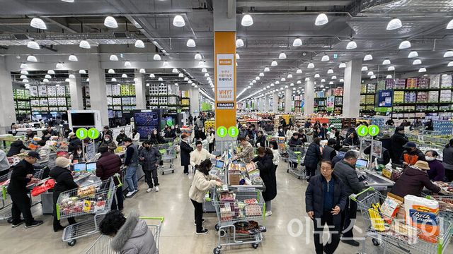 18일 오전 서울 강서구 이마트 트레이더스 홀세일클럽 마곡점이 방문객들로 붐비고 있다. [사진=이뉴스투데이DB]