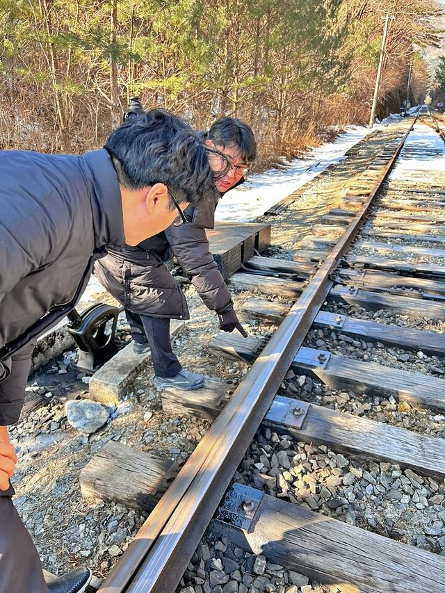 코레일관광개발이 해빙기 안전 점검을 실시했다. [사진=코레일관광개발]