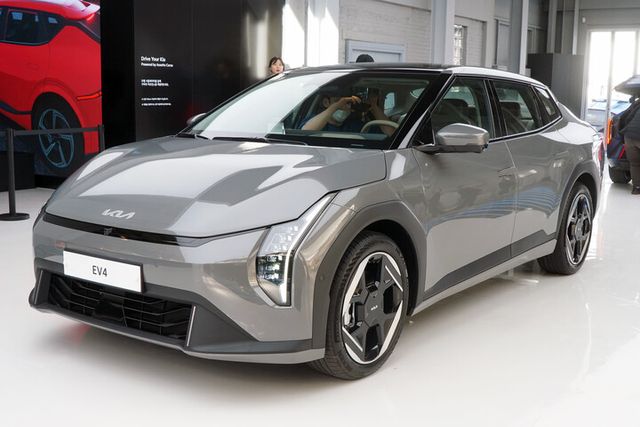 기아 첫 세단 EV4. [사진=안경선 기자]