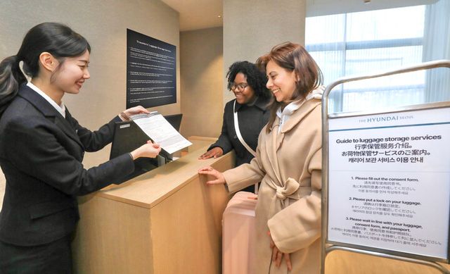 더현대 서울 캐리어 보관 서비스. [사진=현대백화점]