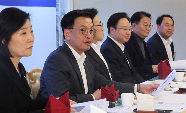 최상목 대통령 권한대행 부총리 겸 기획재정부 장관이 5일 정부서울청사에서' 청년 벤처 및 스타트업 오찬 간담회'를 주재하고 발언하고 있다. [사진=연합뉴스]