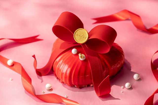 안다즈 서울 강남 아츠(A’+Z) ‘로망스’ 케이크. [사진=안다즈 서울 강남]