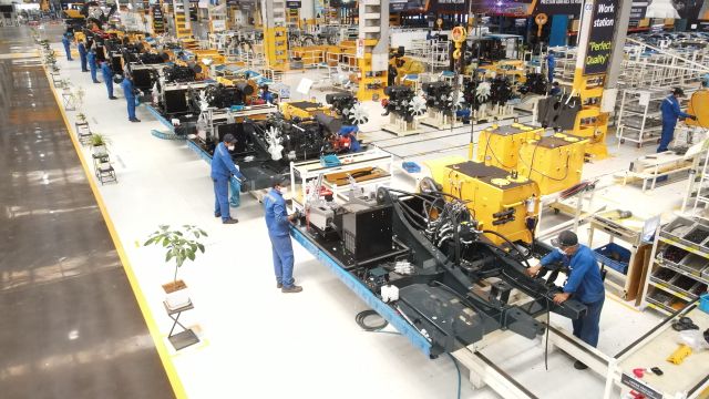 인도 푸네에 위치한 HD현대건설기계 인도법인 굴착기 생산라인 전경. [사진=HD현대건설기계]