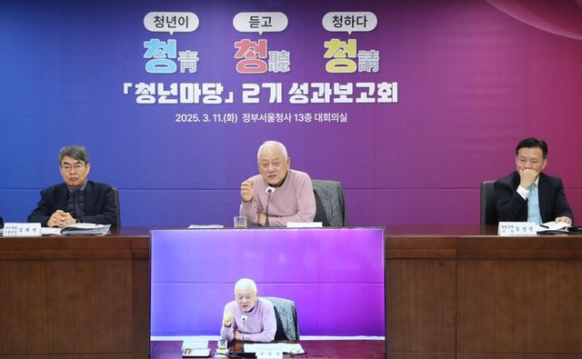 김한길&nbsp;대통령 직속 국민통합위원회 위원장이 11일 정부서울청사에서 열린 '청년마당 2기 성과보고회'에서 발언하고 있다.&nbsp;&nbsp;[사진=국민통합위원회]