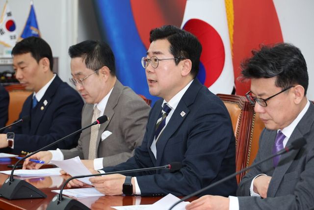 박찬대 더불어민주당 원내대표가 13일 서울 여의도 국회에서 열린 정책조정회의에서 발언하고 있다. [사진=연합뉴스]