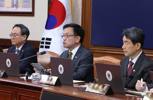 최상목 대통령 권한대행 부총리 겸 기획재정부 장관이 18일 정부서울청사에서 열린 국무회의에서 발언하고 있다. [사진=연합뉴스]