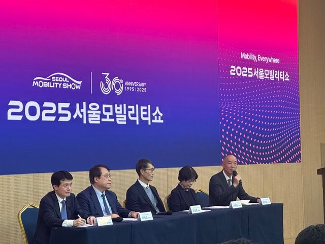 강남훈 조직위원장 및 위원들이 질의응답을 하고 있다. [사진=노해리 기자]