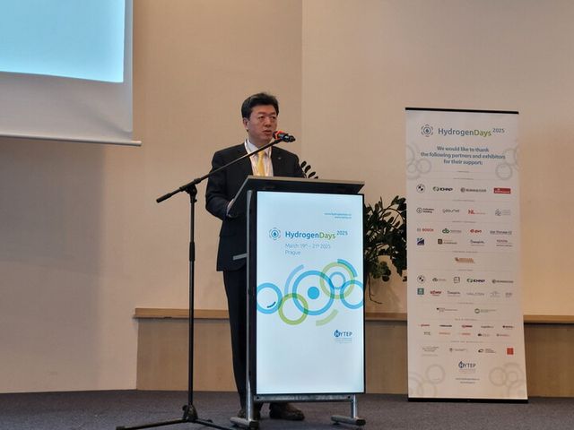 김형일 한수원 그린사업본부장이 기조연설을 하고 있다.[사진=한수원]