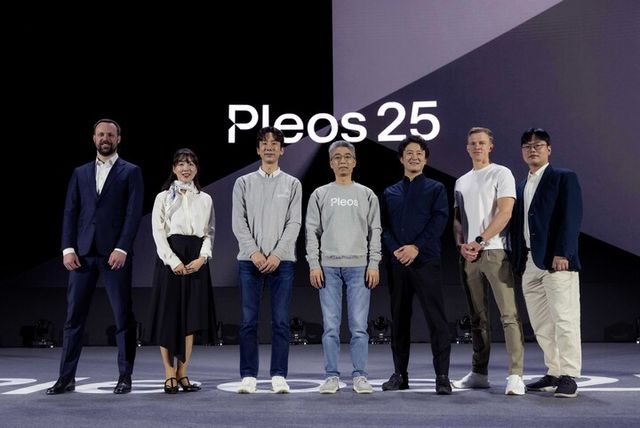 Pleos 25 키노트 연사들의 단체 사진(왼쪽부터 우버 자율주행 모빌리티&배송 부문 총괄 노아 지크(Noah Zych) / 삼성전자 스마트싱스팀장 정재연 부사장 / 쏘카 박재욱 CEO / 현대차∙기아 AVP본부장 송창현 사장 / 유니티(Unity) 아태지역 자동차 부문 총괄 마쓰바라 타츠야(Matsubara Tatsuya) / 구글 안드로이드 오토모티브 엔지니어링 담당 드니스 네클리우도프(Denis Nekliudov) / 네이버 네이버앱 이재후 부문장). [사진=현대차]
