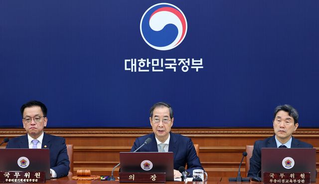 한덕수 대통령 권한대행 국무총리가 1일 정부서울청사에서 열린 국무회의에서 발언하고 있다. [사진=연합뉴스]