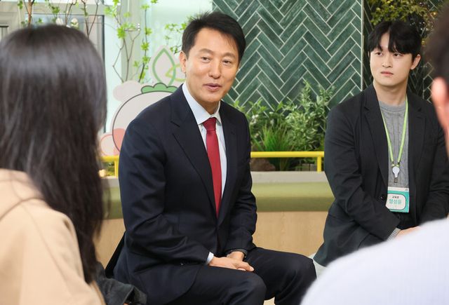 오세훈&nbsp;서울시장이 지난 9일 서울 도봉구 청년취업사관학교 도봉캠퍼스에서 열린 교육생과의 간담회에서 발언하고 있다. [사진=연합뉴스]
