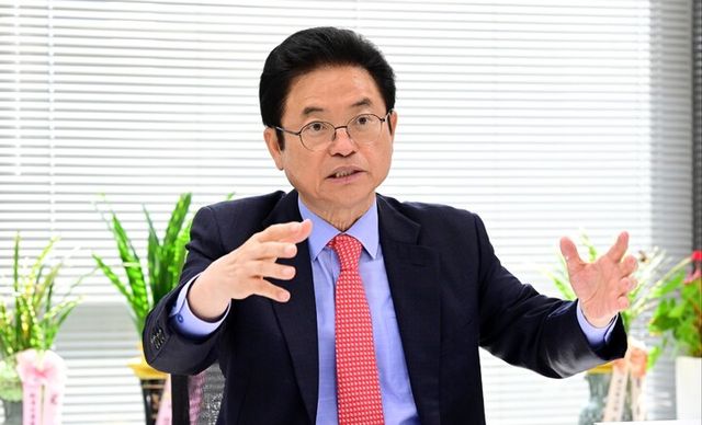 국민의힘 대선 경선 출마를 선언한 이철우 경북지사가 15일 서울 태평로 한국프레스센터에서 열린 한국인터넷신문협회(회장 김기정) 집행부와의 간담회에 참석해 발언하고 있다. [사진=한국인터넷신문협회]