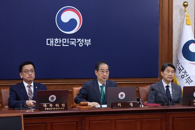 한덕수 대통령 권한대행 국무총리가 18일 정부서울청사에서 열린 국무회의에서 발언하고 있다. [사진=연합뉴스]