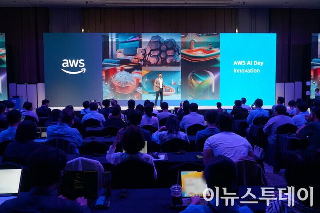 벤 카바나스 AWS 아시아태평양·일본 지역 기술 디렉터가 2024년 9월 24일 오전 서울 송파구 잠실 롯데호텔 3층 크리스탈볼룸에서 열린 ‘AWS AI 데이: 이노베이션(AWS AI Day: Innovation)’에 참석해 기조연설하고 있다.