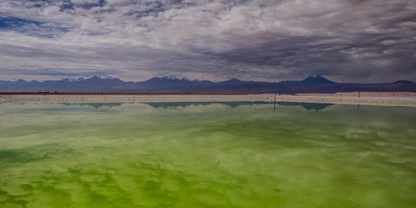 칠레 아타카마 사막 리튬 생산지 가운데 한 곳인 소금호수 모습. [사진=연합뉴스]