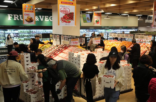 이마트 푸드마켓 고덕점 과일코너. [사진=이마트]