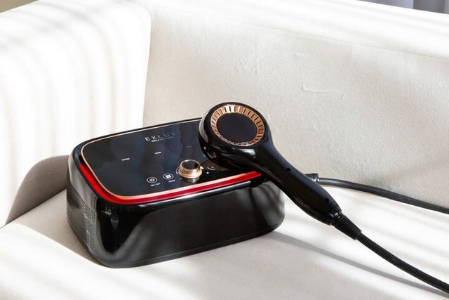 웰니스 홈케어 디바이스 ‘익스럭스(EXLUX)’. [사진=셀리턴]