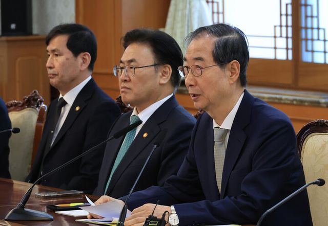 한덕수 대통령 권한대행 국무총리가 4일 정부서울청사에서 열린 국무위원간담회에서 발언하고 있다. [사진=연합뉴스]