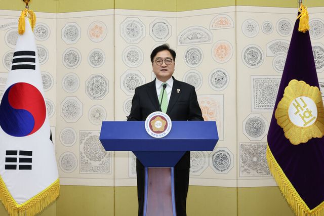 우원식 국회의장이 윤석열 전 대통령에 대한 헌재의 파면이 선고된 4일 서울 여의도 국회에서 대국민담화를 하고 있다. [사진=연합뉴스]