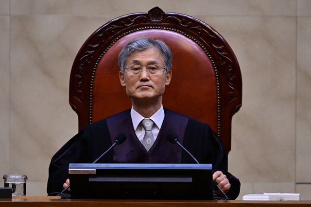 조희대 대법원장이 1일 서울 서초구 대법원에서 열린 더불어민주당 이재명 대선 후보의 공직선거법 위반 사건 상고심 선고 재판에 참석해 있다. [사진=연합뉴스]