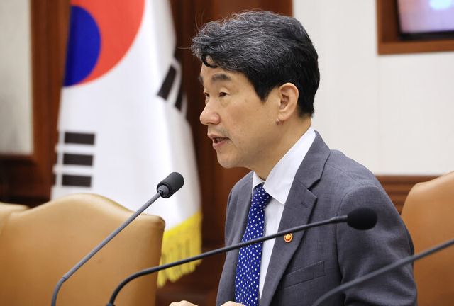 이주호 부총리 겸 교육부 장관이 1일 서울 종로구 정부서울청사에서 열린 사회관계장관회의에서 발언하고 있다. [사진=연합뉴스]