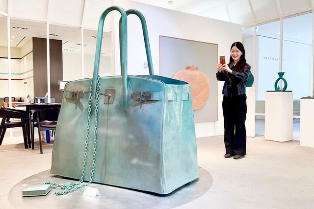 김선영 조각가의 대표작 ‘VESSEL’. [사진=갤러리아백화점]