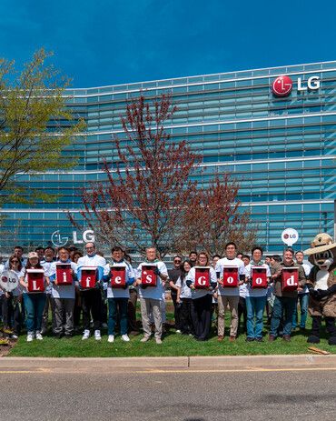 LG전자의 최근 미국법인이 생태계 보전 활동의 하나로 직원들이 직접 제작한 새 둥지 150여 개를 회사와 가정에 설치했다. [사진=LG전자]