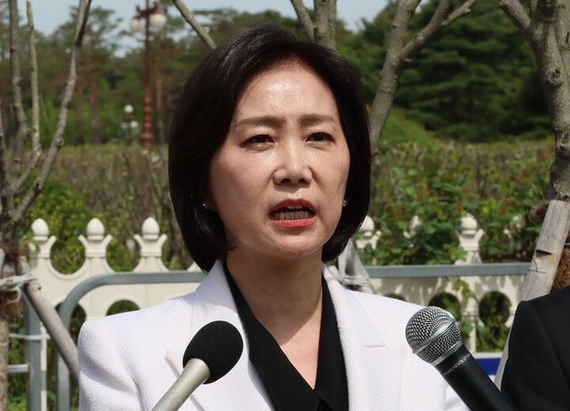 허은아 전 개혁신당 대표가 지난 4월 23일 서울 여의도 국회의사당 앞에서 개혁신당 탈당 선언 기자회견을 하고 있다. [사진=연합뉴스]