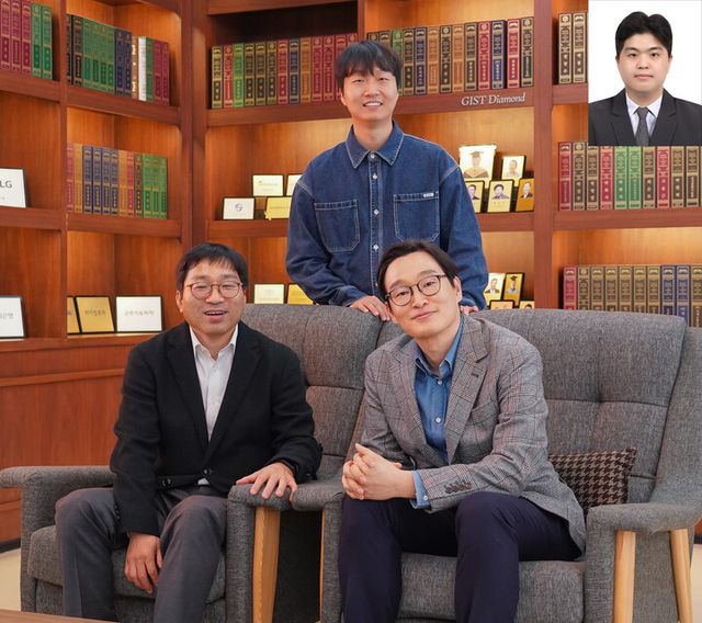 박찬호 GIST 화학과 교수(왼쪽), 조영훈 신소재공학과 박사과정생, 유승준 교수, 김종경 박사. [사진=광주과학기술원]