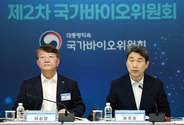 이주호 대통령 권한대행 부총리 겸 교육부 장관이 20일 서울 중구 서울스퀘어에서 열린 국가바이오위원회 2차 회의에서 발언하고 있다. [사진=연합뉴스]