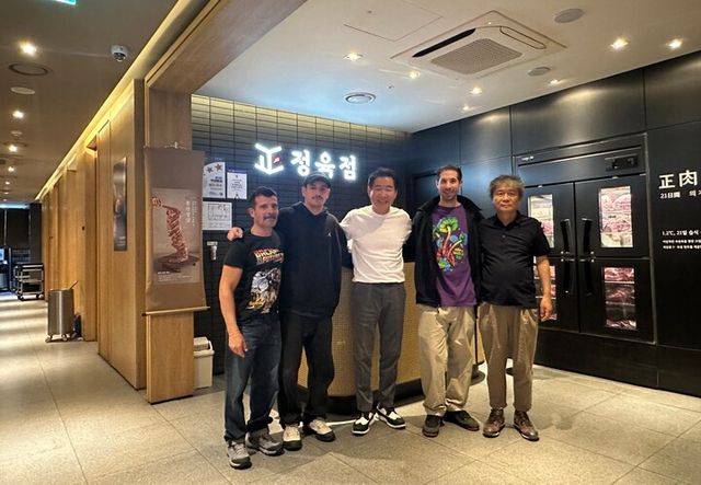 푸에르자 부르타 배우들이 바른고기 정육점 강남점을 방문했다. [사진=삼천리]