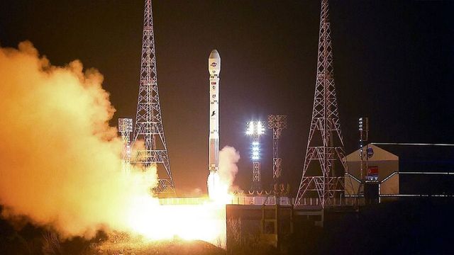 북한의 첫 정찰위성인 만리경-1호가 발사되는 모습. [사진=조선중앙통신]