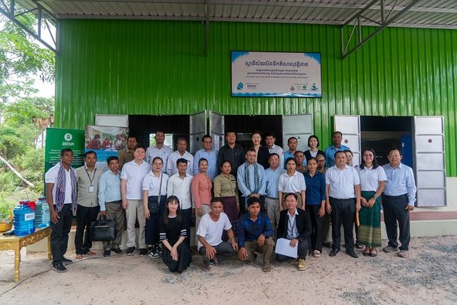 현지에서 진행된 개소식에는 신정연 코이카 캄보디아 사무소 부소장, 잉 큼링 시엠립 주 부주지사, 쑤어 세이룻 시엠립주 농촌개발부 부국장 등이 참여했다. [사진=옥스팜 코리아]