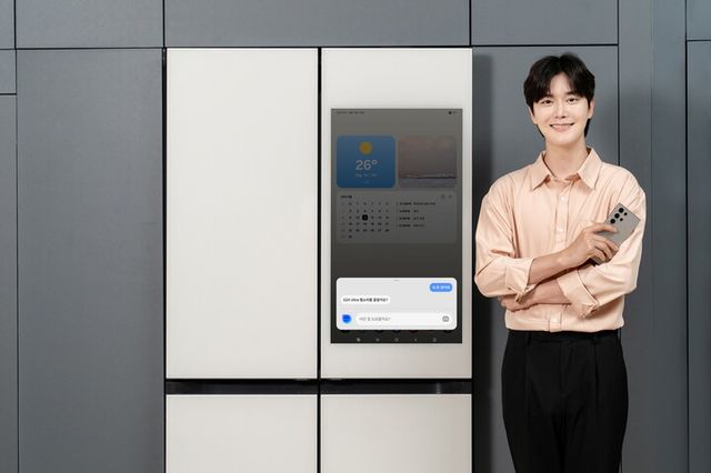 삼성전자가 터치스크린 냉장고에 ‘보이스 ID’ 업데이트를 차례대로 진행한다. [사진=삼성전자]