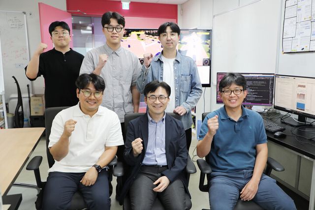 최지웅 디지스트 교수(가운데 아래), 좌훈승 교수(좌측 아래), 김백규 교수(우측 아래) 공동연구팀. [사진=디지스트]