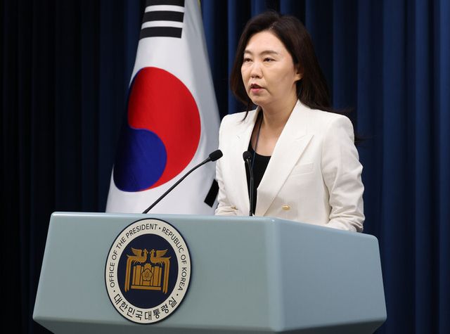 강유정 대통령실 대변인이 12일 용산 대통령실에서 현안 관련 설명을 하고 있다. [사진=연합뉴스]