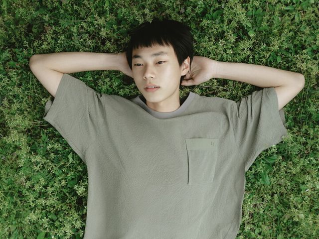 나우(nau) ‘시어서커 반팔 티셔츠’. [사진=나우]