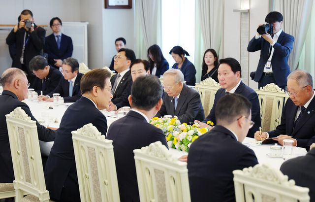 이재명 대통령이 13일 서울 용산 대통령실에서 열린 6경제단체·기업인 간담회에서 발언하고 있다. [사진=연합뉴스]