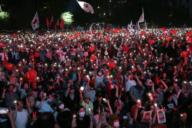 김문수 국민의힘 대선 후보가 피날레 유세를 펼친 2일 서울시청 앞 서울광장에 지지자들이 모여 있다. [사진=연합뉴스]