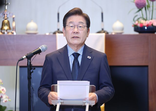 이재명 더불어민주당&nbsp;대선 후보가 2일 정치 참여를 결심했던 경기 성남시 수정구 성남주민교회에서 대국민 기자회견을 하고 있다. [사진=연합뉴스]