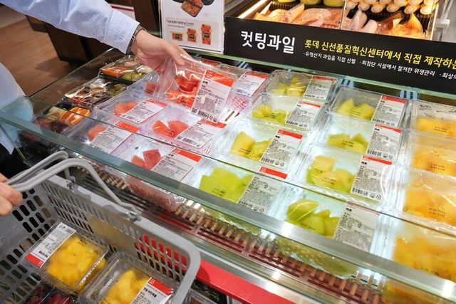 롯데슈퍼 조각과일 매대. [사진=롯데슈퍼]